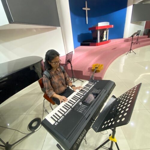 Sewa keyboard yamaha psr 975