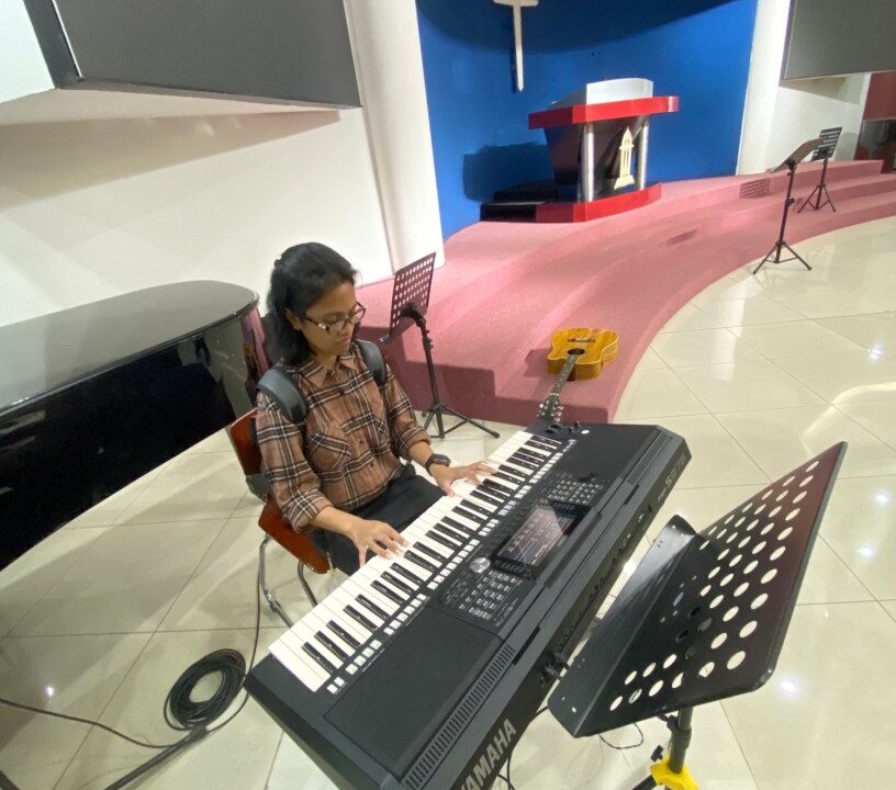 Sewa keyboard yamaha psr 975